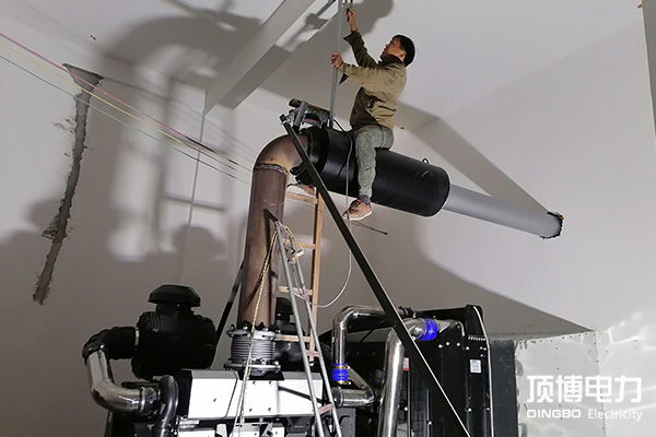 機房-人操作1-30.jpg